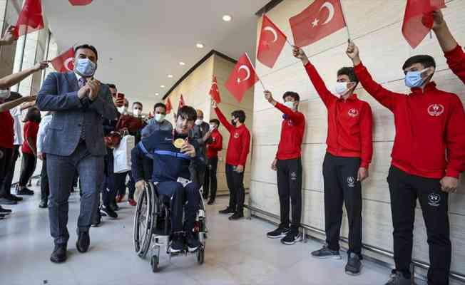 Para milli sporcular Tokyo 2020'yi rekor sayıda madalyayla tamamladı