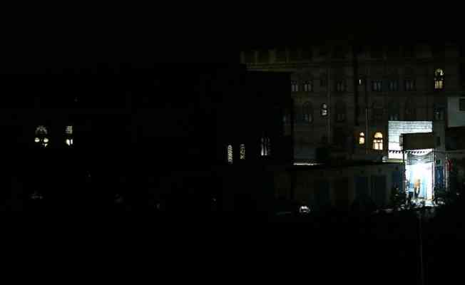 Yemen'in ge&ccedil;ici başkenti Aden'e, yakıt sıkıntısı nedeniyle elektrik verilemiyor