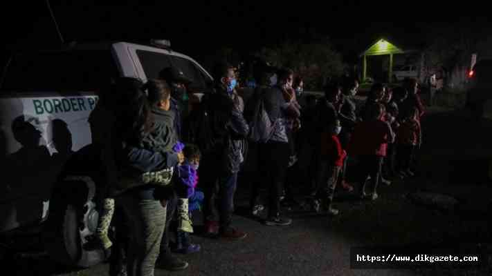 ABD-Meksika sınırında son bir yılda 1,7 milyon düzensiz göçmen yakalandı