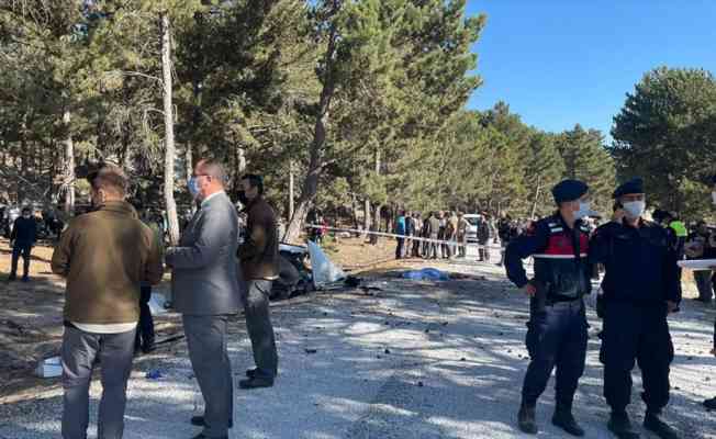 Afyonkarahisar'da &ouml;ğrenci servisinin devrilmesi sonucu 4'&uuml; &ouml;ğrenci 5 kişi hayatını kaybetti