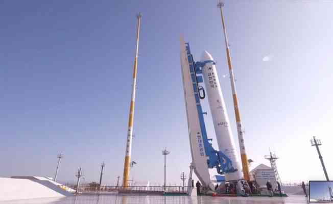 Güney Kore ilk yerli roketi 'Nuri'yi uzaya fırlattı