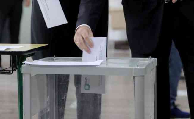 Gürcü halkı yerel seçimlerin ikinci turu için sandık başına gitti
