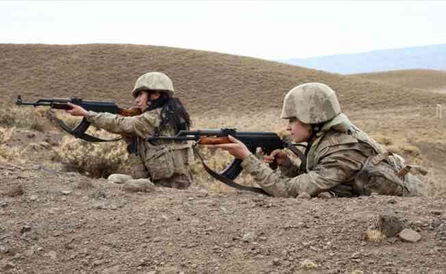 Muş'ta kadın güvenlik korucuları ve jandarma timleri teröristlere geçit vermiyor