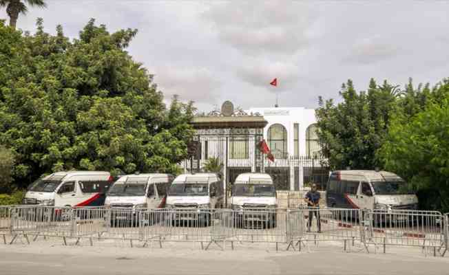 Tunus meclisi, Cumhurbaşkanı Said'in olağanüstü yetkileri elinde toplamasını reddetti