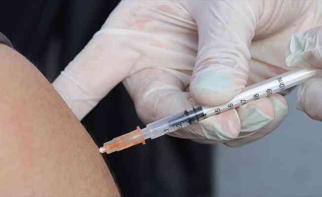 Türkiye, İngiltere'ye seyahat için onaylanmış Kovid-19 aşı belgesine sahip ülkeler listesine eklendi