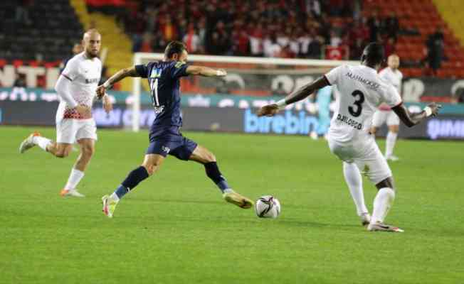 Gaziantep FK-Kasımpaşa karşılaşması son düdüğün ardından 4 dakika daha oynandı