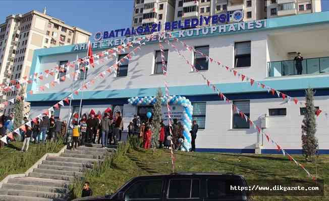 Malatya&#39;da Ahmet Kekeç Kütüphanesi açıldı