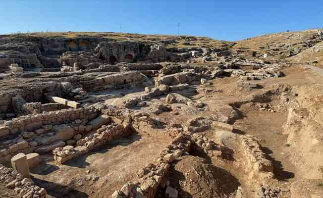 Perre Antik Kenti'ndeki kazılarda depremde yıkılmış yapı bulundu