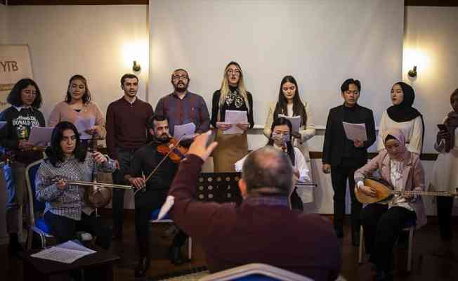 Türkiye'de okuyan yabancı öğrenciler Türk müziği korosu kurdu