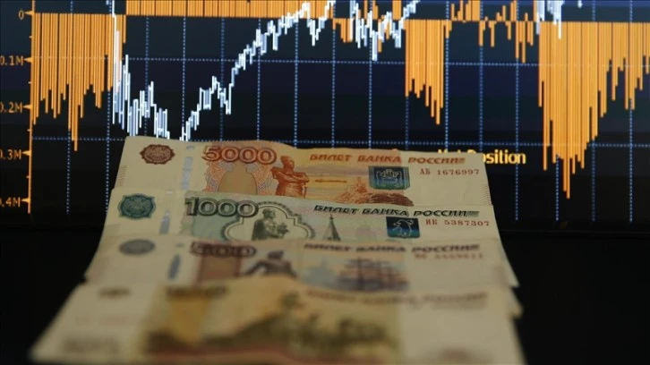 2024'te Rusya vatandaşları 100 bin ruble aylık gelire sahip olmak istiyor