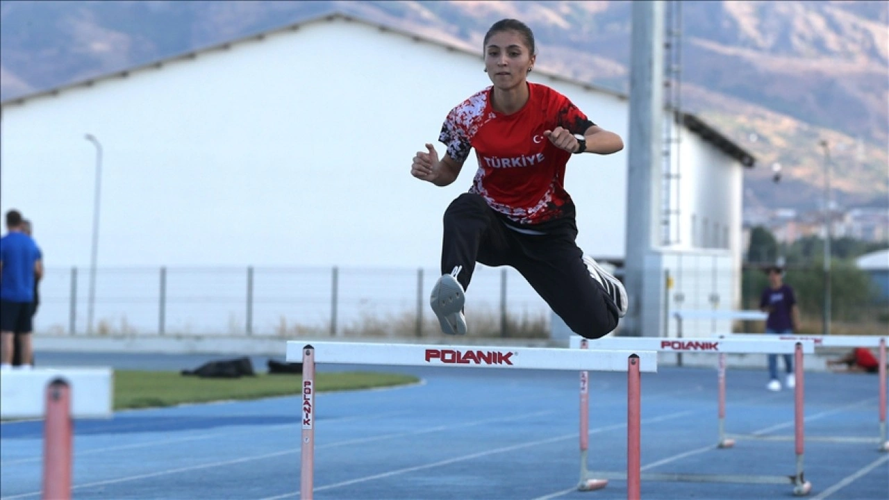24 yıllık rekoru kıran Elif Akçiçek gözünü yeni şampiyonluklara dikti