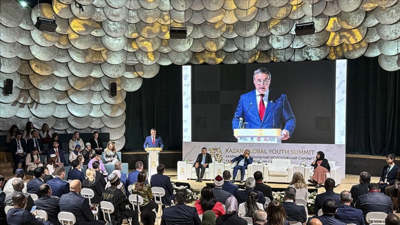 4. Kazan Küresel Gençlik Zirvesi "Küresel Değişim Çağında Eğitim" oturumuyla sona erdi