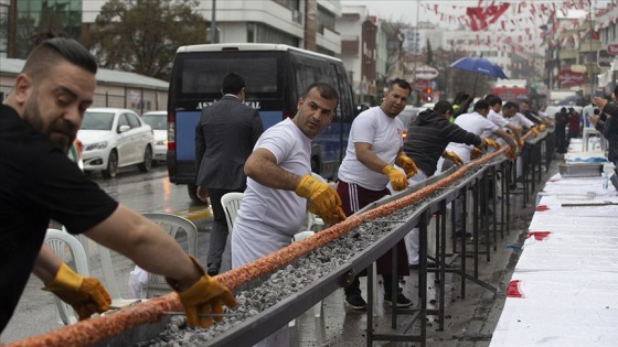 40 metrelik kebap saniyeler içinde tükendi