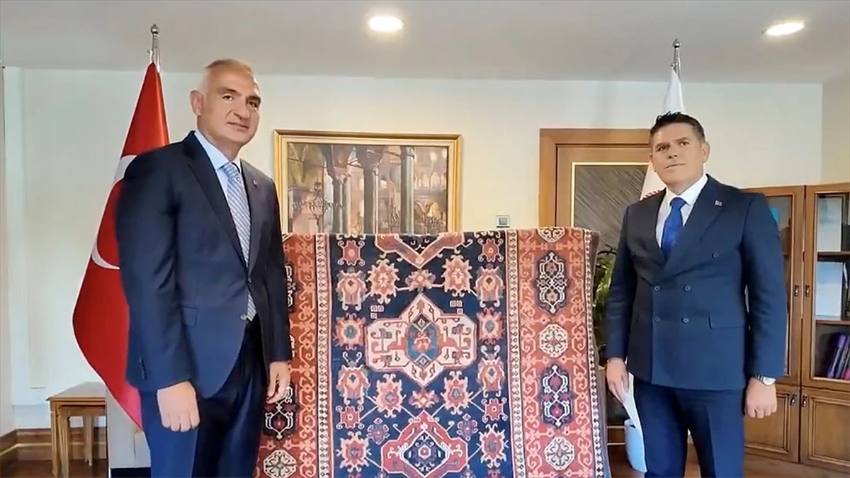 5 asırlık Uşak halısı yuvaya döndü