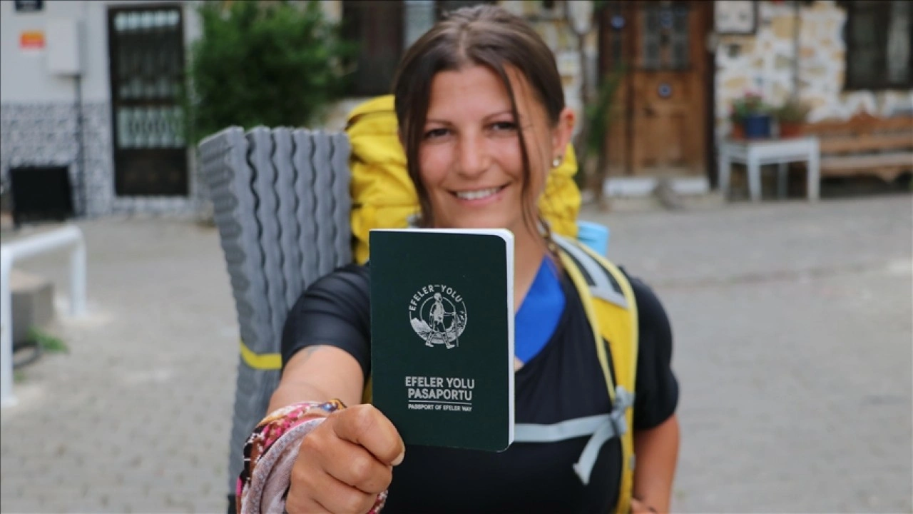 500 kilometrelik Efeler Yolu'nu yürüyerek pasaportuna "altın mührü" işletti