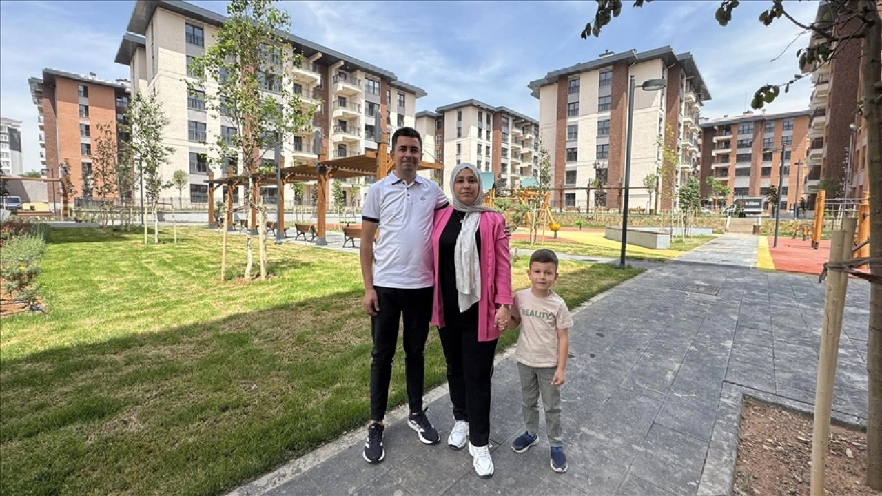 6 Şubat depremlerinde yıkılan Ebrar Sitesi'nde yaşam yeniden başladı