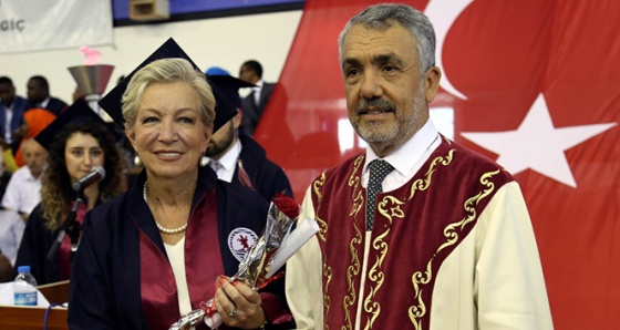 67 yaşında doktor oldu