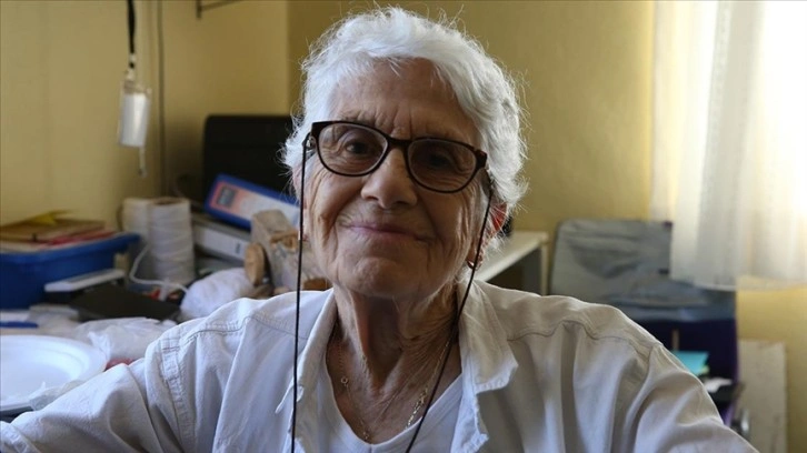 82 yaşındaki emekli öğretim üyesi antik kentteki kazı çalışmalarına destek veriyor