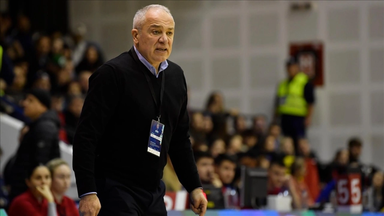 A Milli Kadın Basketbol Takımı'nda başantrenör Ekrem Memnun dönemi sona erdi