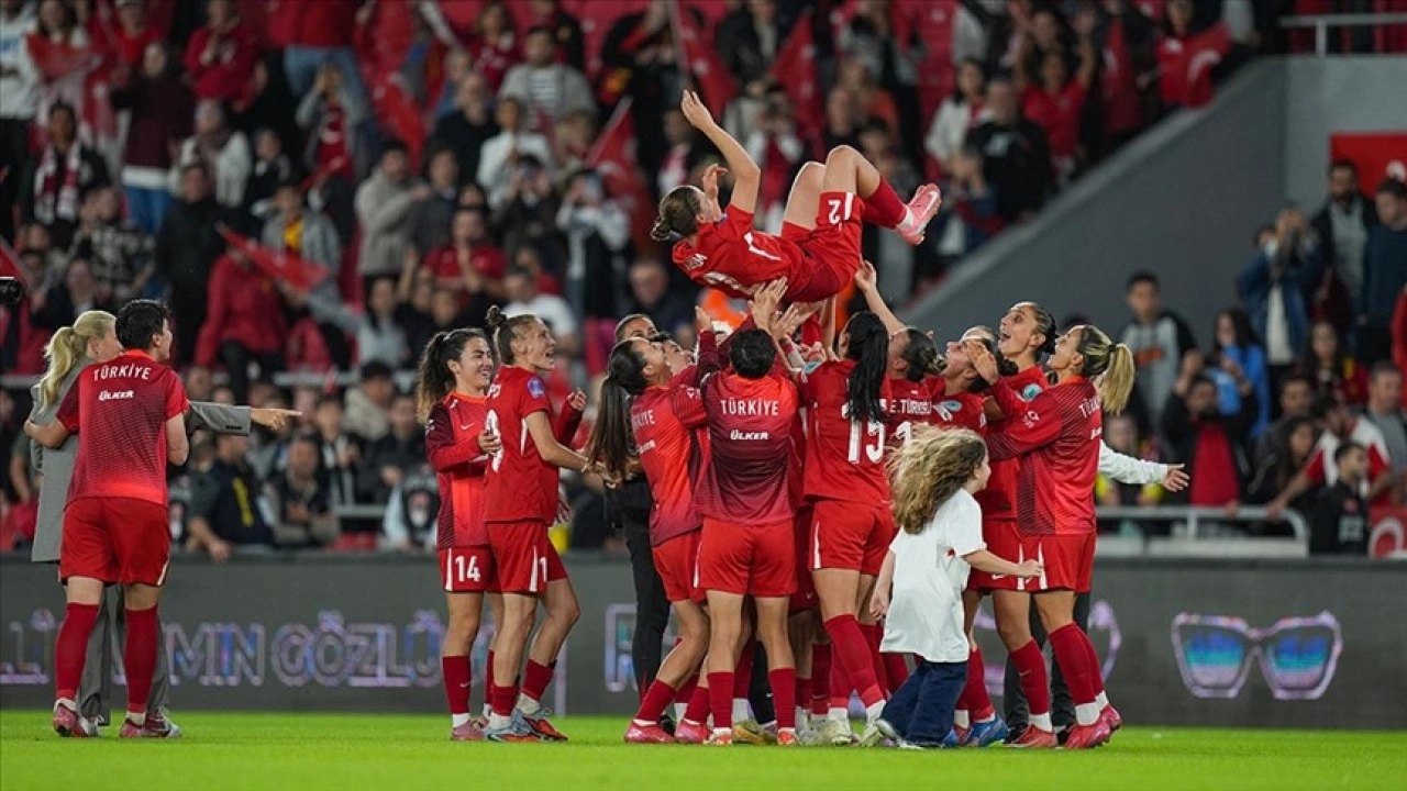 A Milli Kadın Futbol Takımı B Ligi'nde kalmaya hak kazandı