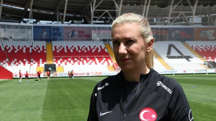 A Milli Kadın Futbol Takımı, Erzincanlıların desteğiyle Azerbaycan'ı yenmek istiyor