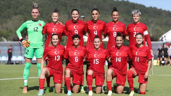 A Milli Kadın Futbol Takımı, özel maçta Azerbaycan'ı 2-0 yendi