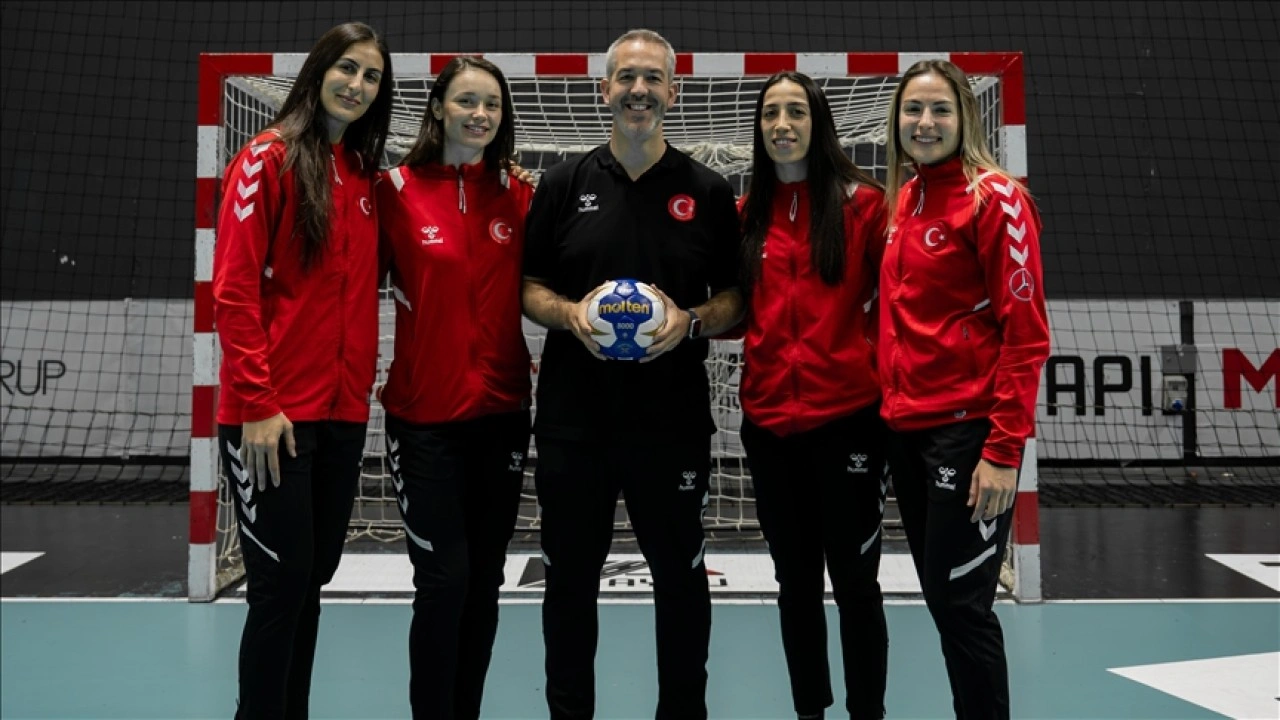 A Milli Kadın Hentbol Takımı'nın "çok maç" taktiği