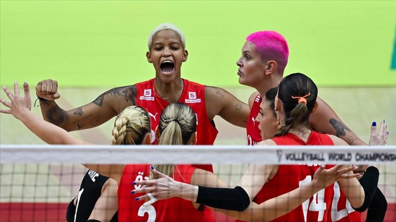 A Milli Kadın Voleybol Takımı, Dünya Şampiyonası'nda tarihinde ilk kez finale yükseldi