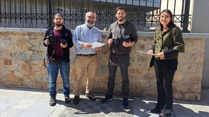 Türkiye'deki depremlerde ekipmanı hasar gören Yunan gazetecilere kamera hediyesi