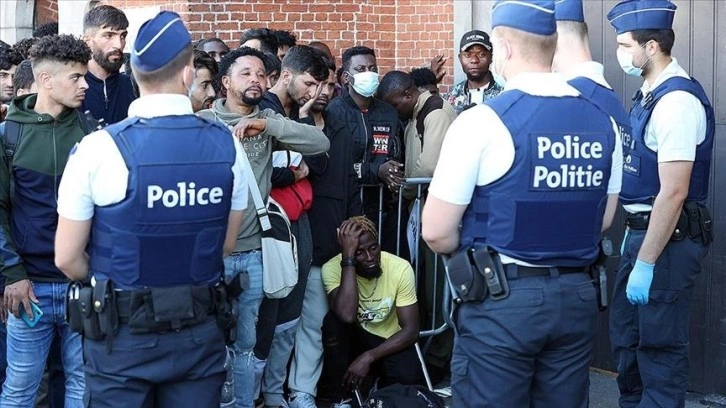 AB, Belçika'da binlerce sığınmacının sokağa terk edilmesiyle ilgili sessizliğini koruyor