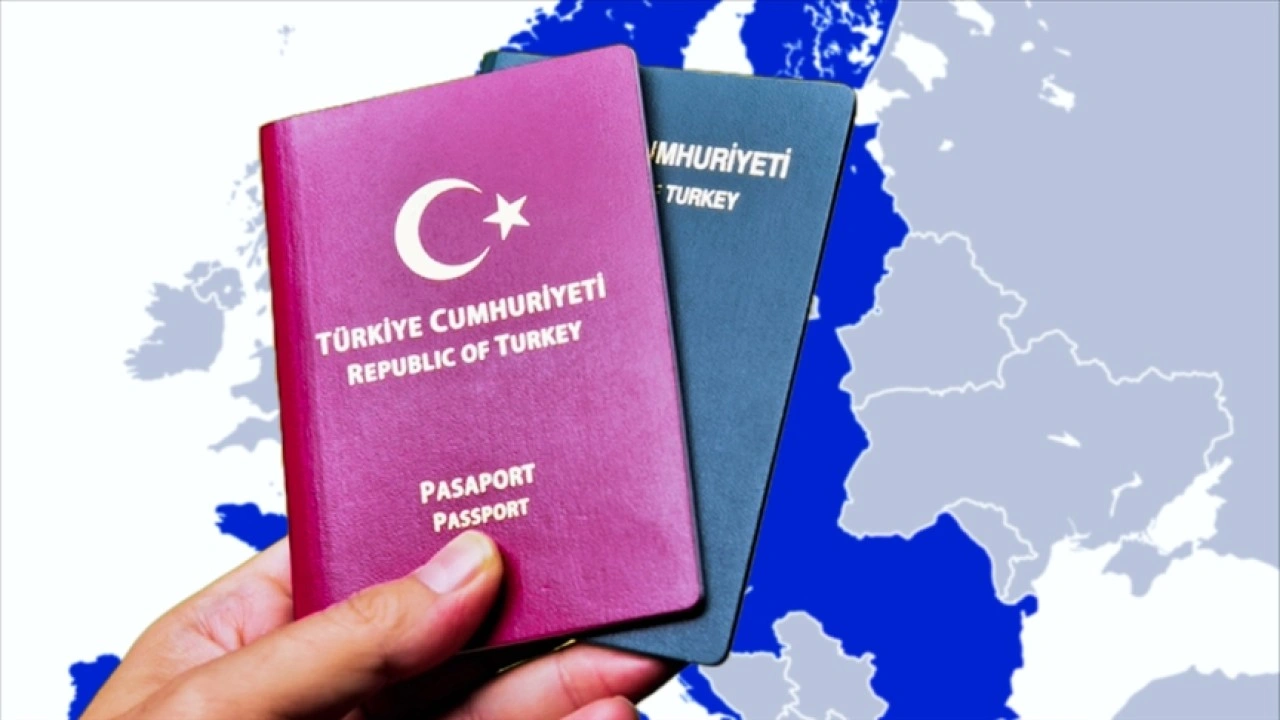 AB Komisyonu'ndan Türk vatandaşlarına Şengen vizesi adımı