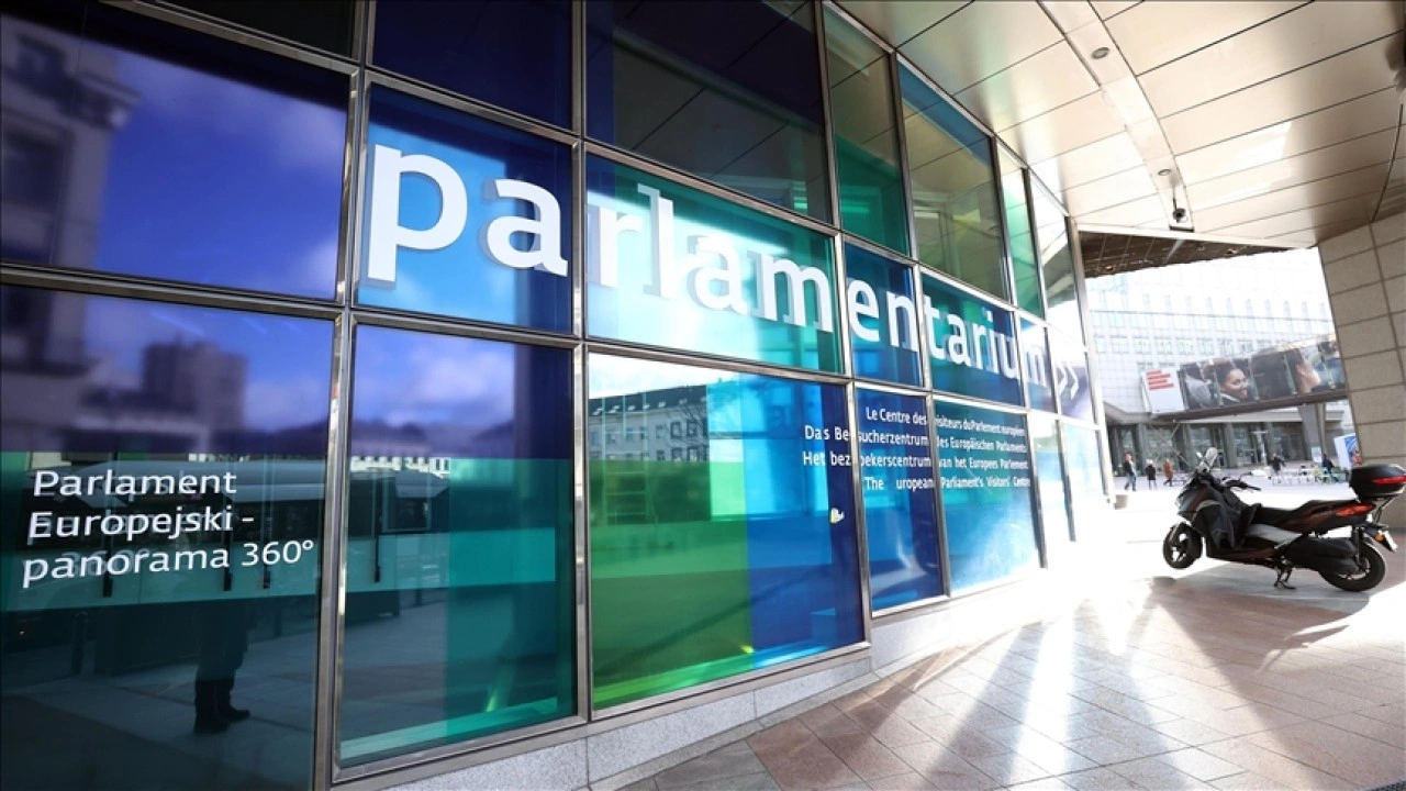 AB'nin 1,5 milyar avroluk yeni savunma sanayisi programı AP'de tartışmalara yol açtı