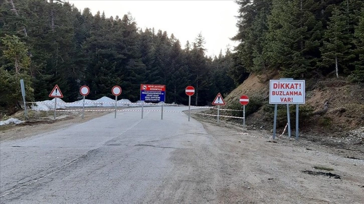 Abant-Taşkesti kara yolu heyelan riski nedeniyle ulaşıma kapatıldı