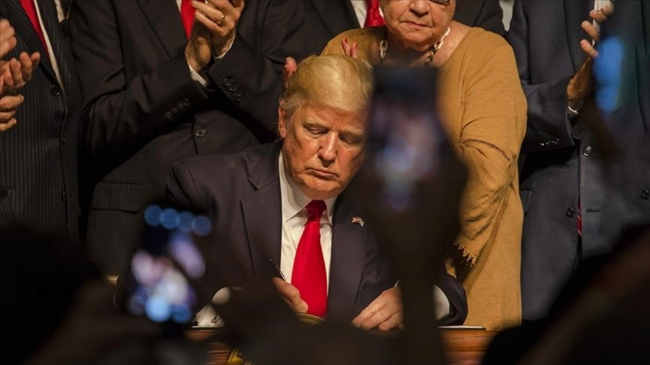 ABD Başkanı Trump'tan "koruyucu aile sistemini" güçlendirecek kararnameye imza