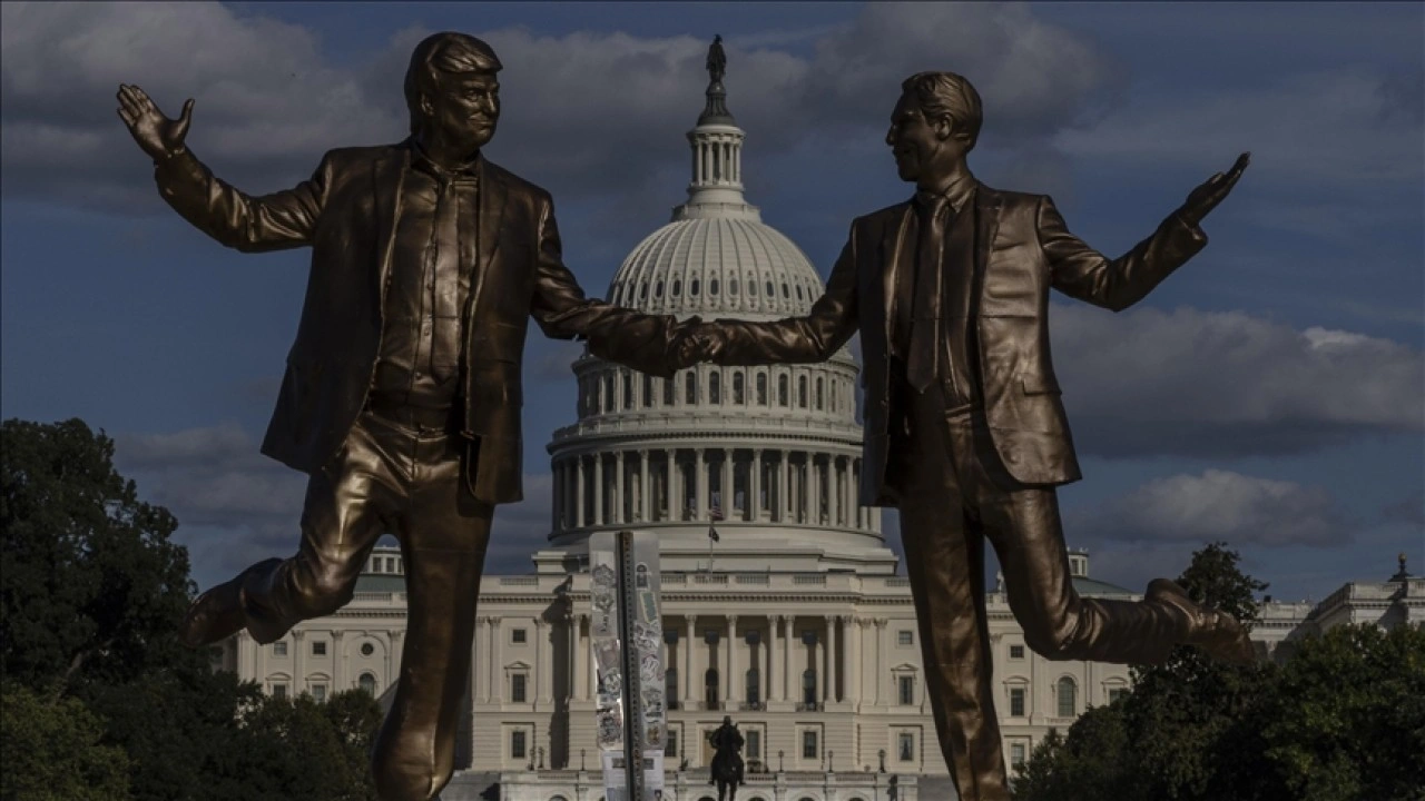 ABD'de, Epstein'in albümünden Başkan Trump'ın da yer aldığı 19 yeni fotoğraf paylaşıl