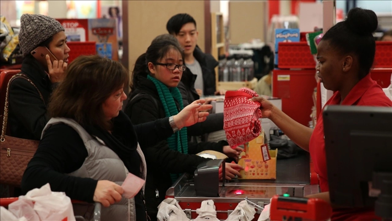 ABD'de tüketiciler 5 günde 44 milyar dolardan fazla harcadı