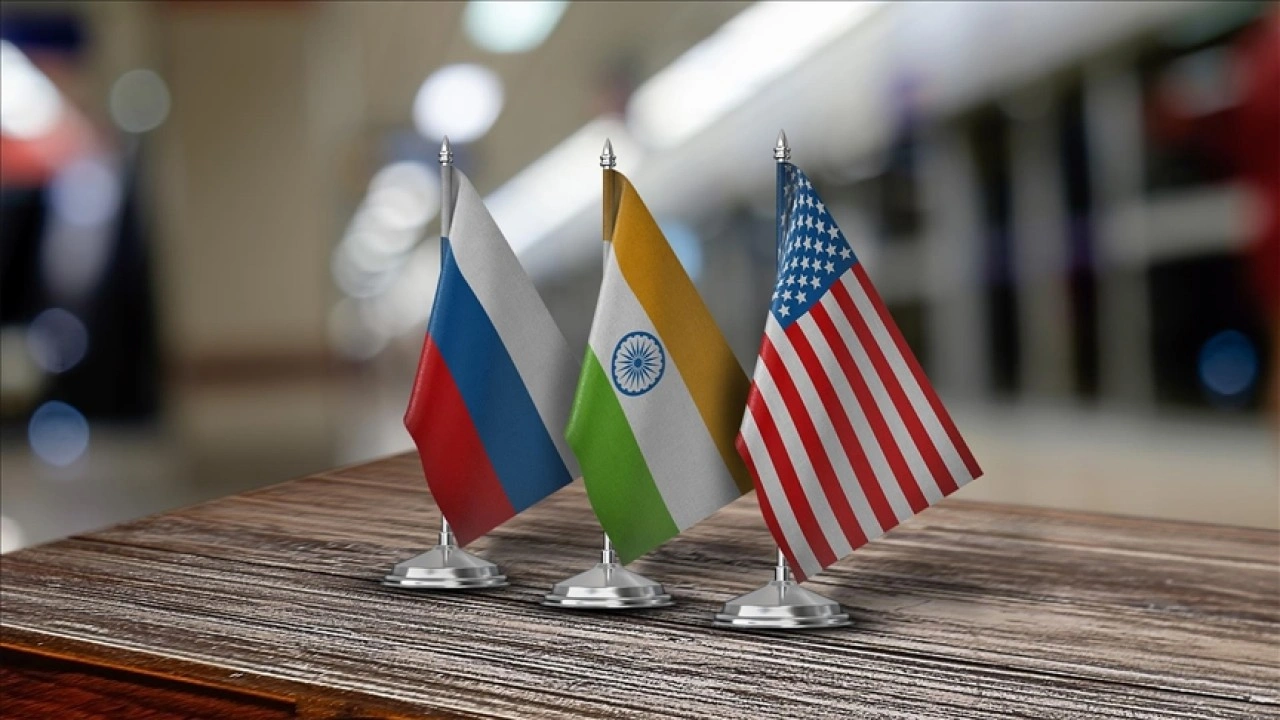 ABD, Hindistan'ın Rus petrol&uuml; alımına ge&ccedil;ici olarak izin verdi