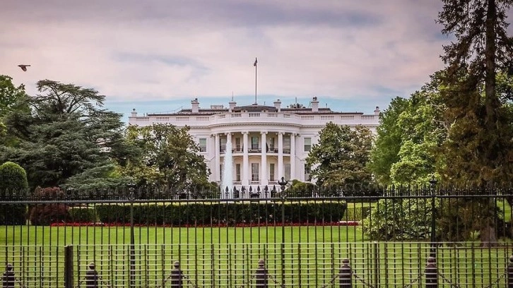 ABD'de Beyaz Saray'ın dış kapısına çarpan aracın sürücüsü gözaltına alındı