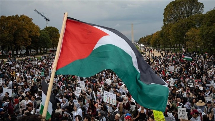 ABD'de Filistin'e destek gösterisinde, bir kişinin aracını kalabalığın üzerine sürdüğü bil