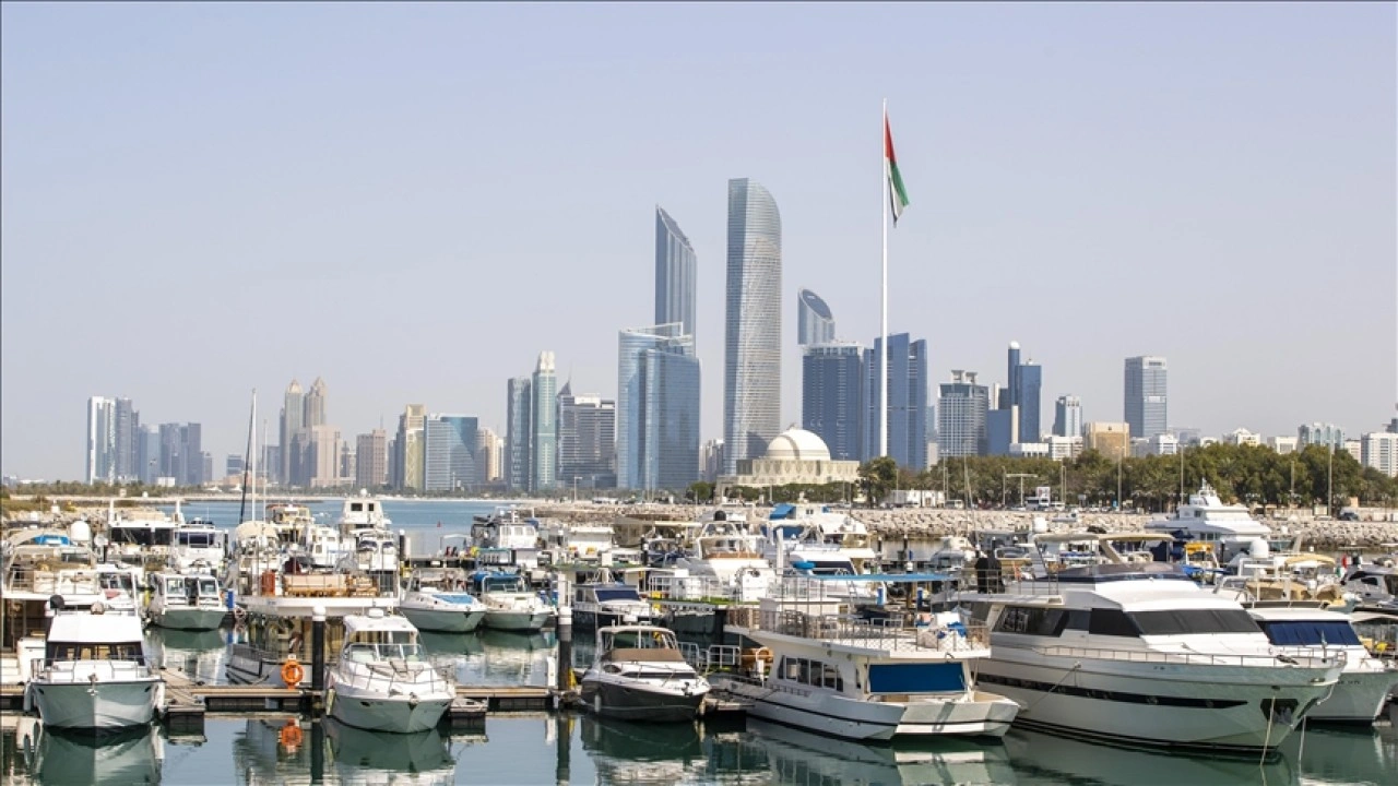 Abu Dabi'de yapılması planlanan 54 milyar dolarlık projeler Türkiye'de yatırımcılara tanıt