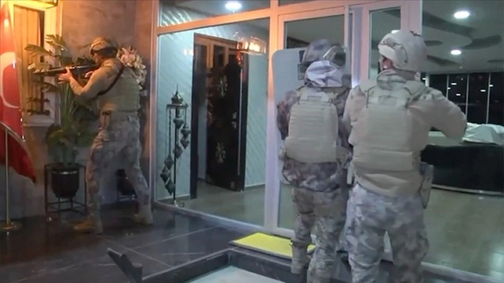 Adana merkezli 20 ilde düzenlenen 'Sibergöz-23' operasyonlarında 146 şüpheli yakalandı