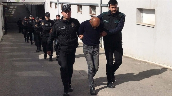 Adana'da 'Kökünü Kurutma Operasyonu'nda yakalanan 122 zanlı tutuklandı