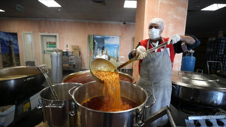 Adıyaman'da depremzedeler için günde 605 bin kişilik yemek çıkıyor