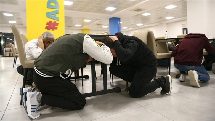 AFAD Başkanı Sezer, Türkiye genelinde ilk kez yapılacak 'çök kapan tutun' tatbikatını anla