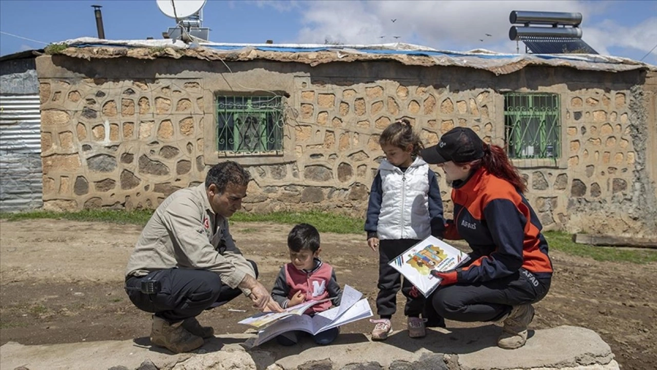 AFAD ekiplerinden Tunceli'nin köylerinde afet farkındalığı seferberliği
