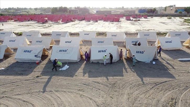 AFAD, sel felaketinin yaşandığı Pakistan'da çadır kamp inşa etmeye başladı