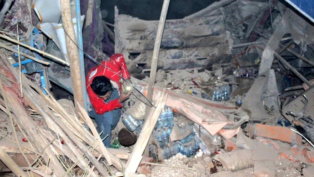 Afganistan'daki 6,3 büyüklüğündeki depremde ölenlerin sayısı 27'ye çıktı