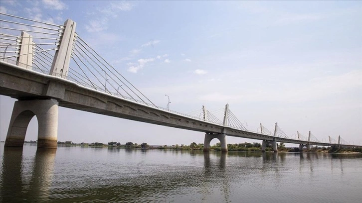 Afrika’da 4 ülke sınırının buluştuğu bölgedeki köprü: Kazungula Köprüsü
