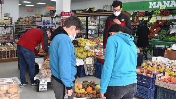 Afyonkarahisar'da bir market çocuklar için 'göz hakkı reyonu' hazırladı