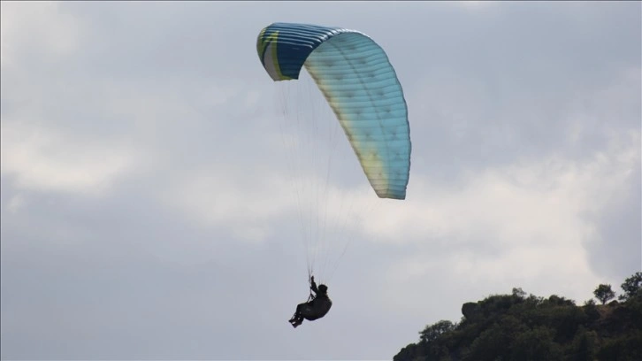 Afyonkarahisar'da yamaç paraşütü pilotları 